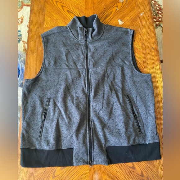 Men's Gray Sleeveless Jacket - Picture 2 of 6